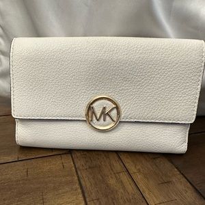White Wallet